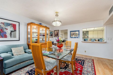 Condo in Clearwater, Florida, 2 bedrooms  № 2195859 - photo 13
