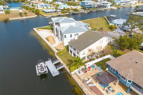 Casa en Hernando Beach, Florida 3 dormitorios, 164.25 m2 № 2096747
