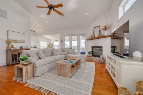 Casa en venta en Hernando Beach, Florida, 3 dormitorios, 164.25 m2 № 2096747 - foto 4