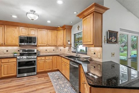 House in Lakeland, Florida 4 bedrooms, 217.86 sq.m. № 2266979 - photo 8