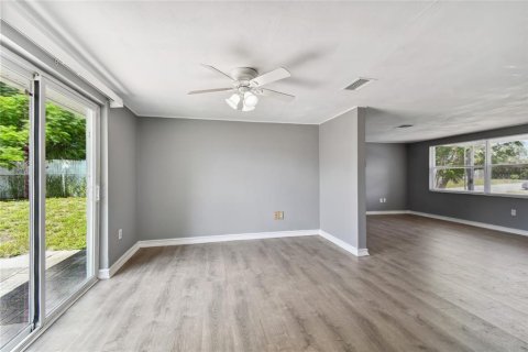 Villa ou maison à louer à Port Richey, Floride: 2 chambres, 97.18 m2 № 2098907 - photo 8