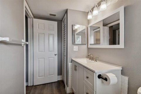 Villa ou maison à louer à Port Richey, Floride: 2 chambres, 97.18 m2 № 2098907 - photo 29