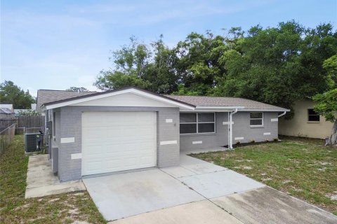 Villa ou maison à louer à Port Richey, Floride: 2 chambres, 97.18 m2 № 2098907 - photo 5
