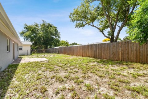 Villa ou maison à louer à Port Richey, Floride: 2 chambres, 97.18 m2 № 2098907 - photo 12