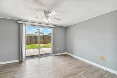 Villa ou maison à louer à Port Richey, Floride: 2 chambres, 97.18 m2 № 2098907 - photo 22