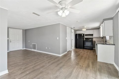 Villa ou maison à louer à Port Richey, Floride: 2 chambres, 97.18 m2 № 2098907 - photo 27