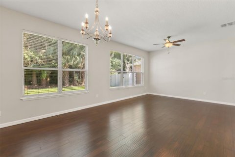 House in MAGNOLIA PARK in Sanford, Florida 4 bedrooms, 320.05 sq.m. № 2198276 - photo 9