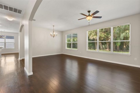 House in MAGNOLIA PARK in Sanford, Florida 4 bedrooms, 320.05 sq.m. № 2198276 - photo 11