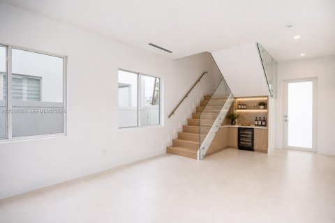 House in Doral, Florida 5 bedrooms, 329.8 sq.m. № 2076291 - photo 28