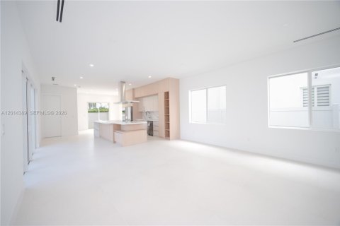 House in Doral, Florida 5 bedrooms, 329.8 sq.m. № 2076291 - photo 27
