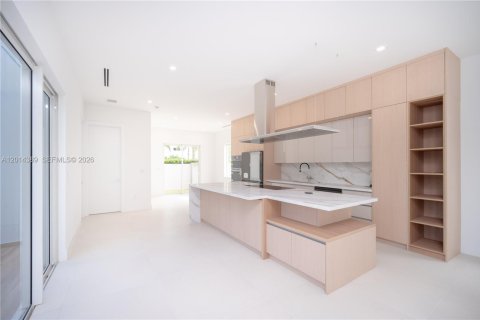 House in Doral, Florida 5 bedrooms, 329.8 sq.m. № 2076291 - photo 30