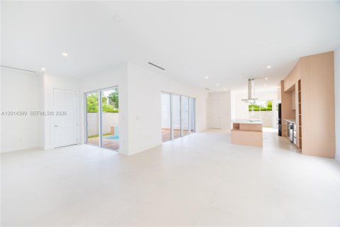 House in Doral, Florida 5 bedrooms, 329.8 sq.m. № 2076291 - photo 26