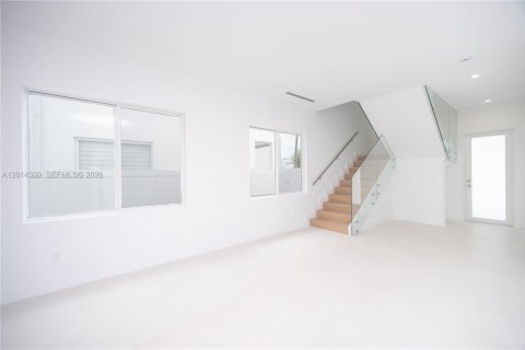 House in Doral, Florida 5 bedrooms, 329.8 sq.m. № 2076291 - photo 29
