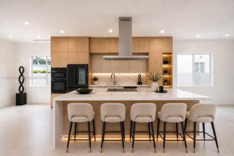 House in Doral, Florida 5 bedrooms, 329.8 sq.m. № 2076291 - photo 5