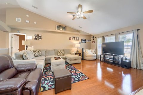 House in Tavares, Florida 3 bedrooms, 231.79 sq.m. № 2199329 - photo 7