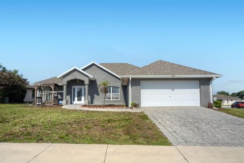House in Tavares, Florida 3 bedrooms, 231.79 sq.m. № 2199329