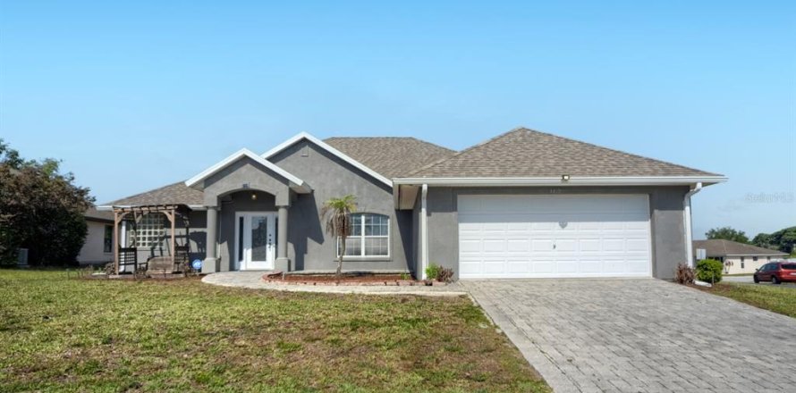 House in Tavares, Florida 3 bedrooms, 231.79 sq.m. № 2199329