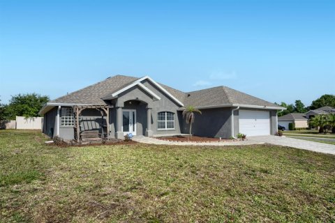 House in Tavares, Florida 3 bedrooms, 231.79 sq.m. № 2199329 - photo 2