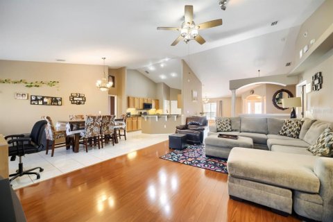 House in Tavares, Florida 3 bedrooms, 231.79 sq.m. № 2199329 - photo 9
