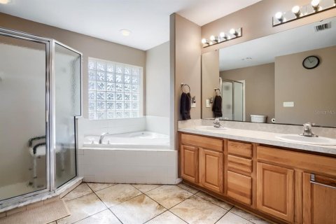 House in Tavares, Florida 3 bedrooms, 231.79 sq.m. № 2199329 - photo 23