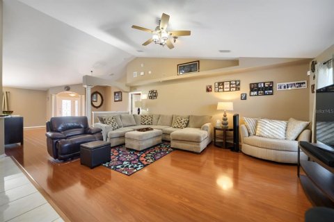 House in Tavares, Florida 3 bedrooms, 231.79 sq.m. № 2199329 - photo 8