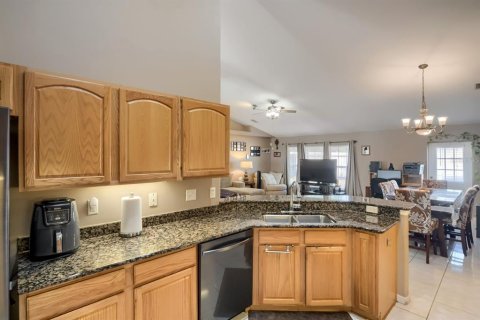 House in Tavares, Florida 3 bedrooms, 231.79 sq.m. № 2199329 - photo 10