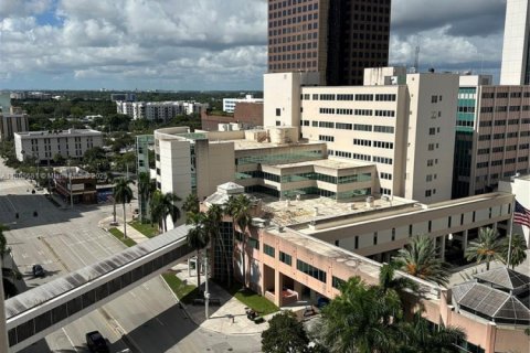 Condo in Fort Lauderdale, Florida, 2 bedrooms  № 2244264 - photo 2