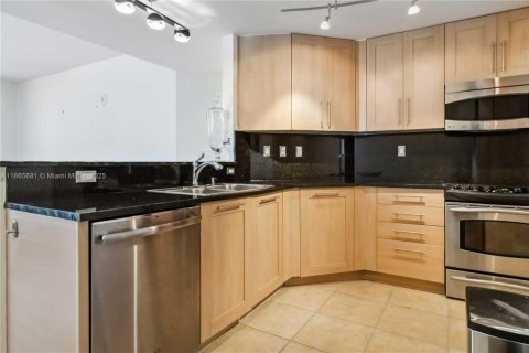 Condo in Fort Lauderdale, Florida, 2 bedrooms  № 2244264 - photo 19