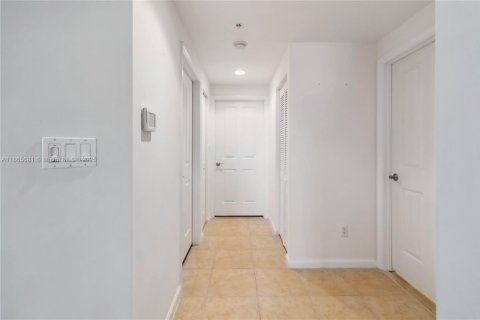 Condo in Fort Lauderdale, Florida, 2 bedrooms  № 2244264 - photo 6