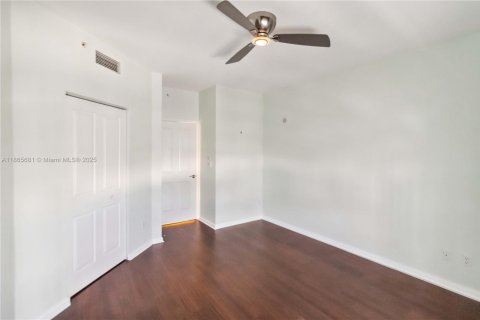 Condo in Fort Lauderdale, Florida, 2 bedrooms  № 2244264 - photo 21