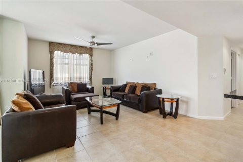 Condo in Fort Lauderdale, Florida, 2 bedrooms  № 2244264 - photo 8