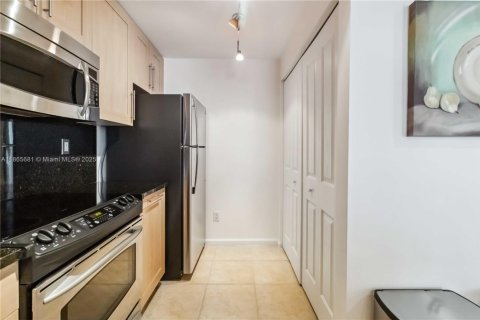 Condo in Fort Lauderdale, Florida, 2 bedrooms  № 2244264 - photo 18