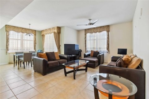 Condo in Fort Lauderdale, Florida, 2 bedrooms  № 2244264 - photo 9