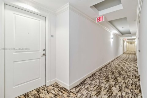 Condo in Fort Lauderdale, Florida, 2 bedrooms  № 2244264 - photo 5