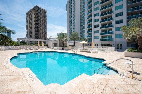 Condo in Aventura, Florida, 2 bedrooms № 2079375 - photo 29