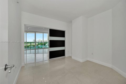 Condo in Aventura, Florida, 2 bedrooms № 2079375 - photo 6