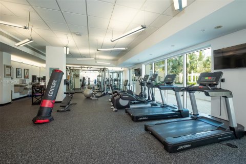 Condo in Aventura, Florida, 2 bedrooms № 2079375 - photo 24