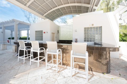 Condo in Aventura, Florida, 2 bedrooms № 2079375 - photo 30