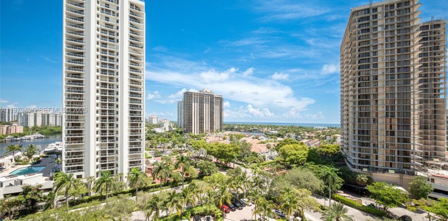 Condo in Aventura, Florida, 2 bedrooms № 2079375