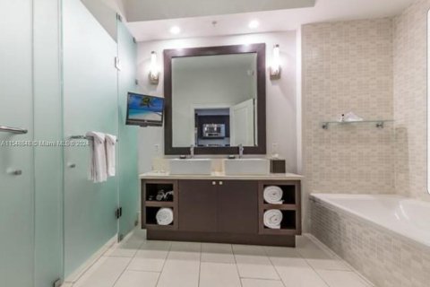 Condo in Doral, Florida, 1 bedroom  № 1729792 - photo 6
