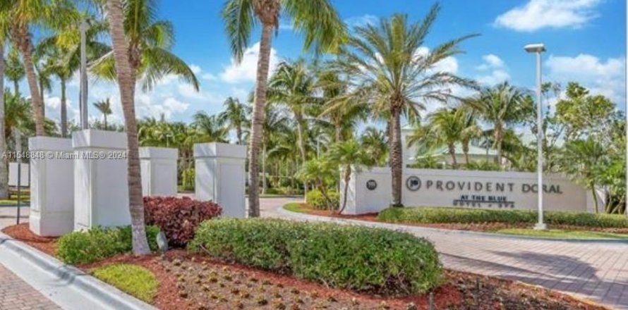Condo in Doral, Florida, 1 bedroom  № 1729792