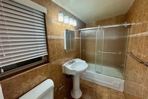 Apartamento en alquiler en Lauderdale-by-the-Sea, Florida, 1 dormitorio, 51.1 m2 № 1850565 - foto 4