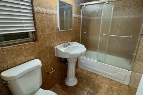 Apartamento en alquiler en Lauderdale-by-the-Sea, Florida, 1 dormitorio, 51.1 m2 № 1850565 - foto 5