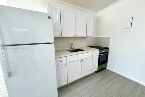 Apartamento en alquiler en Lauderdale-by-the-Sea, Florida, 1 dormitorio, 51.1 m2 № 1850565 - foto 2