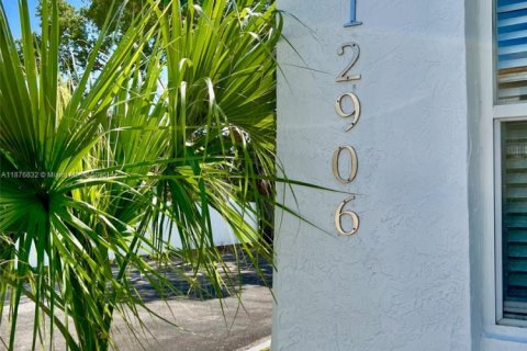 Appartement à louer à North Miami, Floride: 51.1 m2 № 1921503 - photo 1
