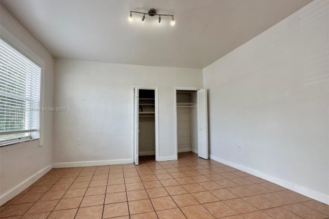 Appartement à louer à North Miami, Floride: 51.1 m2 № 1921503 - photo 9