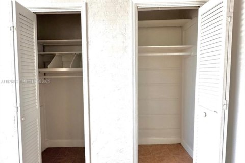 Appartement à louer à North Miami, Floride: 51.1 m2 № 1921503 - photo 8