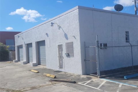 Commercial property in Homestead, Florida № 2018869 - photo 2