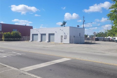 Commercial property in Homestead, Florida № 2018869