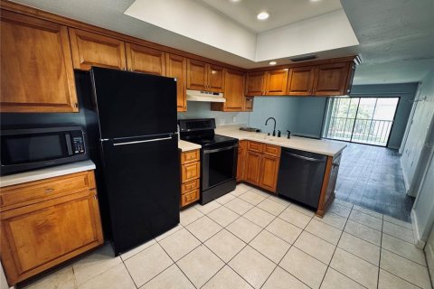 Condo in Oldsmar, Florida, 2 bedrooms № 2219305 - photo 2